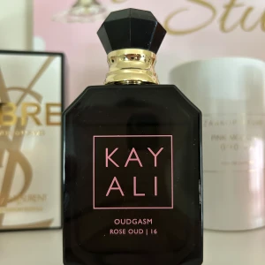 Kayali oudgasm rose oud  - Kayali oudgasm rose oud ny pris 1500kr säljer för 800kr
