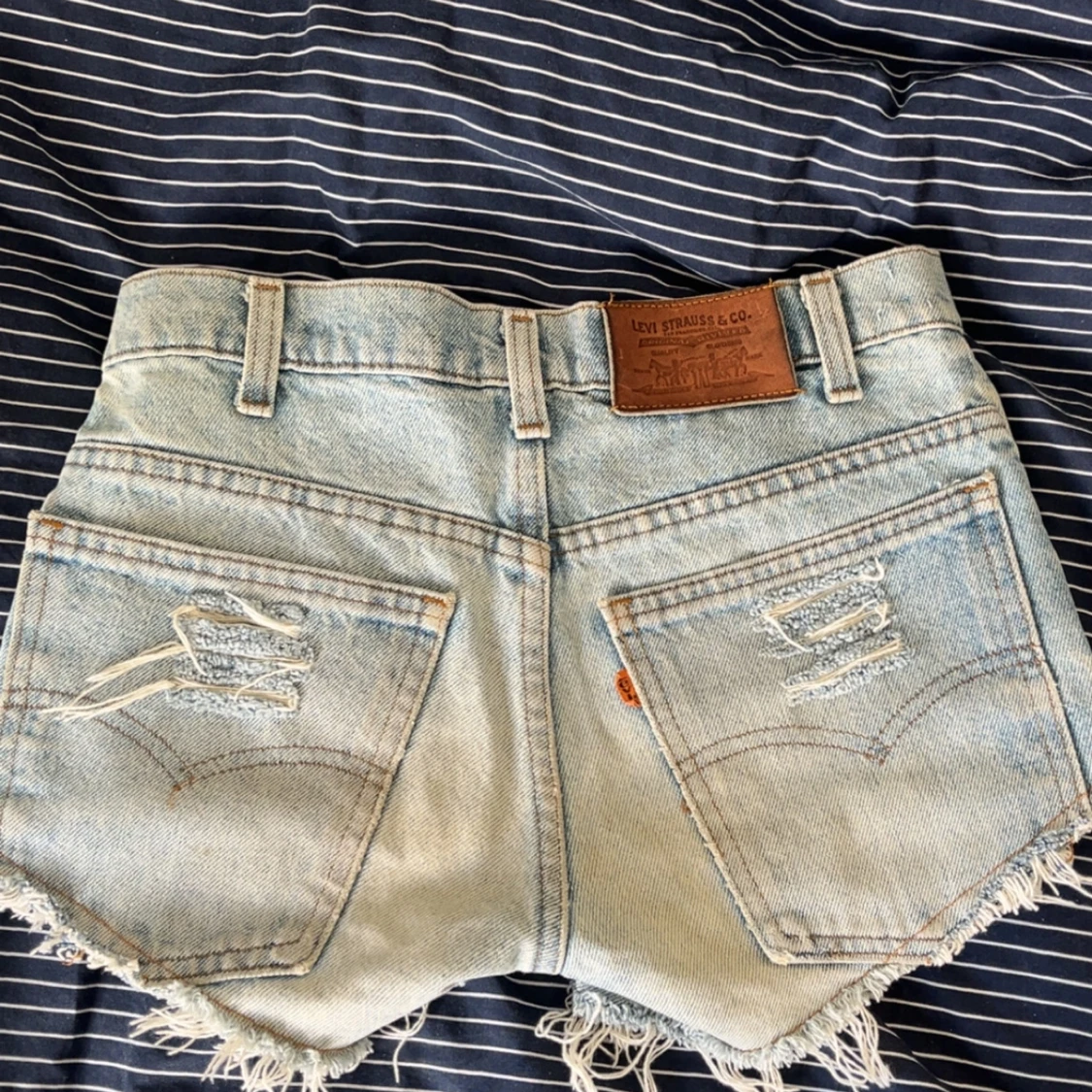 Levi's ljusblå jeansshorts - 1