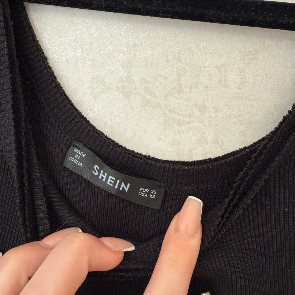 Svart ribbad croppad linne - 2