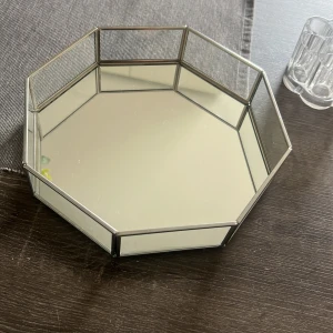 dekorativ bricka till parfym  - dekorativ brickan 