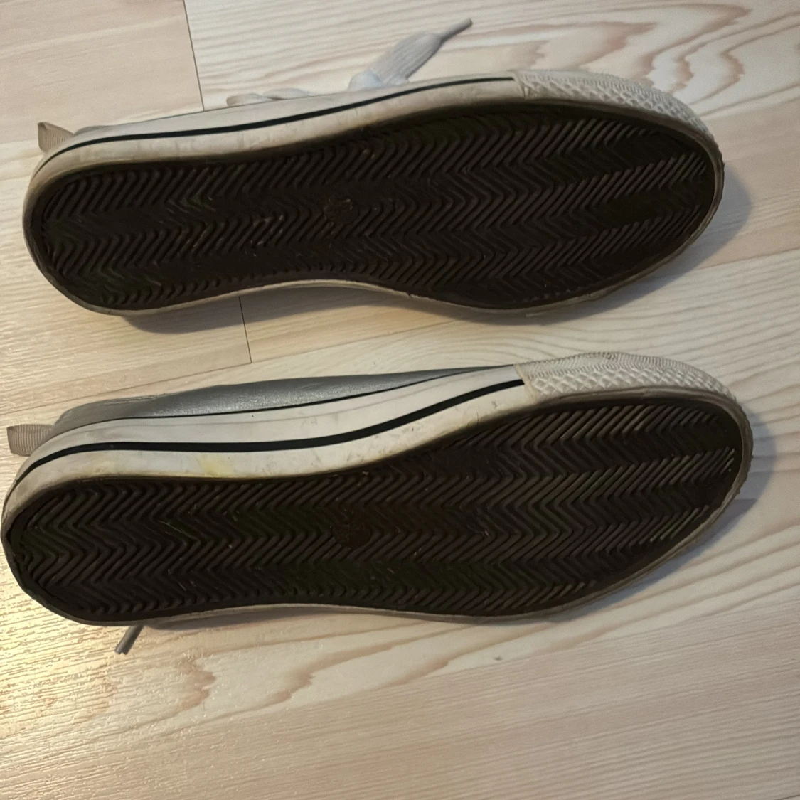 Silvriga sneakers - 2