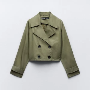 Kort trenchcoat  - Grön kort trenchcoat från Zara💚