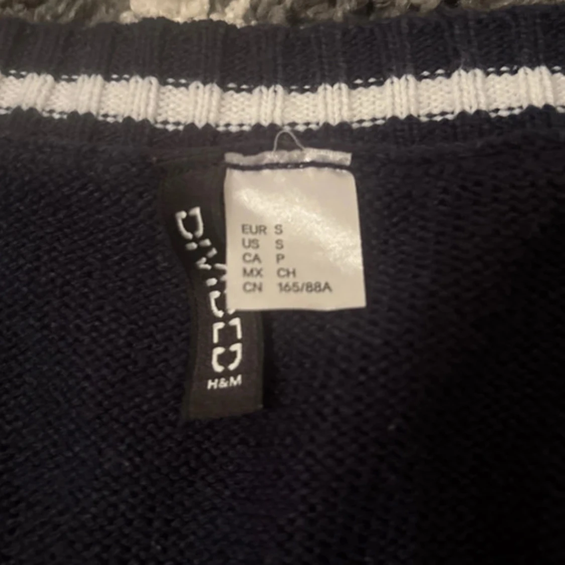 Mörkblå croppad stickad tröja H&M - 1