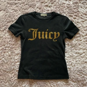 Juicy Couture t-shirt - Fin tight tröja, kan finnas tecken på användning 