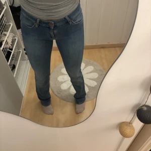 Jeans  - Knappt använda vintage jeans i jätte fint skick! Storlek 29/34