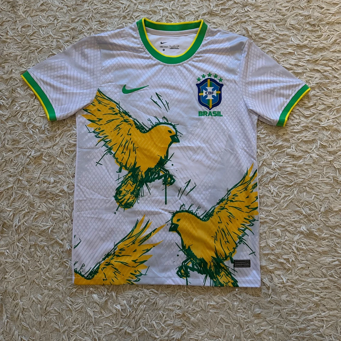 BRASIL fotbollströja- limited peace edition- med og lappar