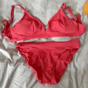 Bikini - Storlek M både över och underdel från Lindex