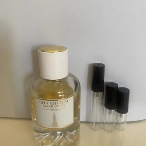 City Rhythm Manhattan 3ML - City Rhythm Manhattan samples: 2ml 70kr, 3ml 105kr, 5ml 170kr. Checka min profil för flera storlekar och andra parfym samples.