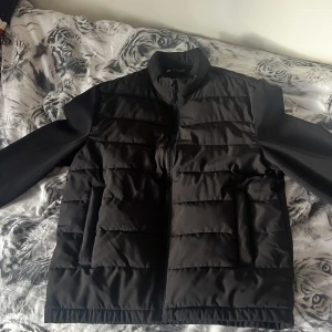 Zara jacka  - Helt ny Zara jacka i storlek S. Kom med frågor eller prisförslag,