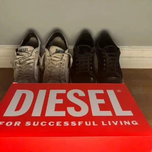 Diesel och Lanvin sneakers, svart & vit - Säljer ett par diesel skor och ett par lanvins skor för ett pris av endast 499 för båda. Säljer skorna då jag har köpt nya och ej behöver de längre. Lanvinsen är i strl 44 och diesel skorna i strl 45 men passar även för 44. Lanvinsen har creese märken vilket har gjort att tyget åkt av på vissa ställen. Lanvinsen har ett bra skick men man ser att de är använda. Bara att skriva vid minsta fundering!😊