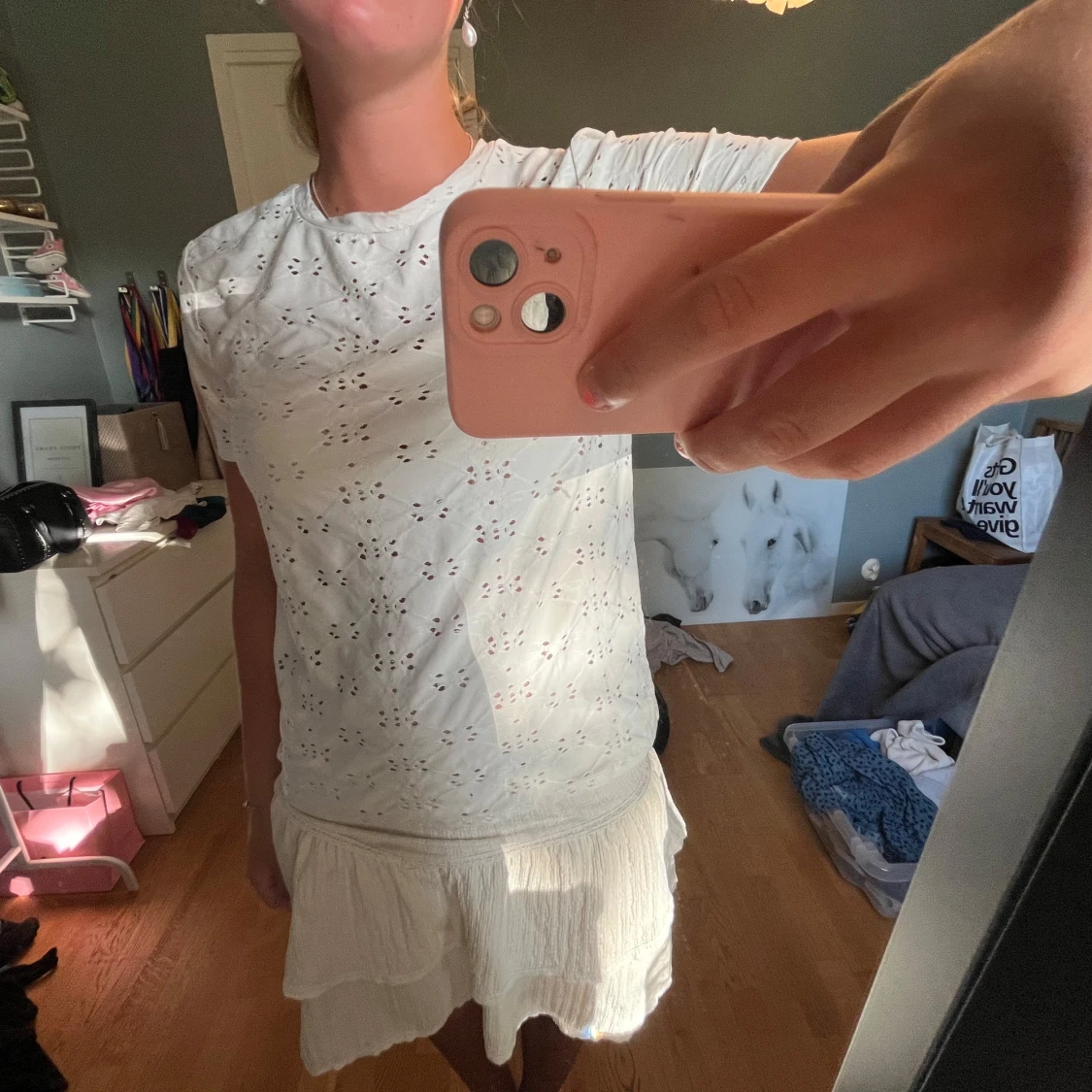 Topp med broderade hål - 1