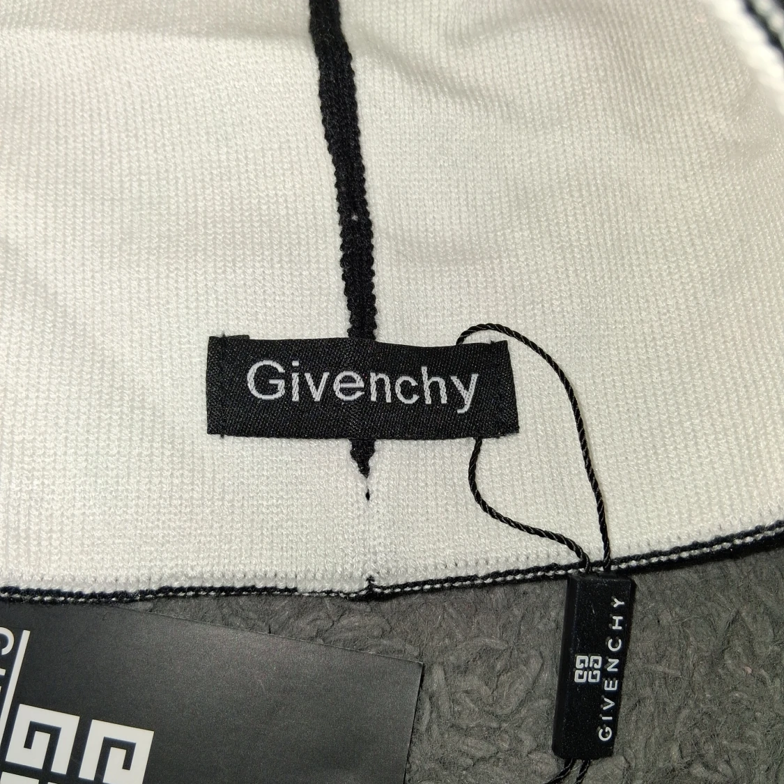 Svart Givenchy mössa med logga - 2