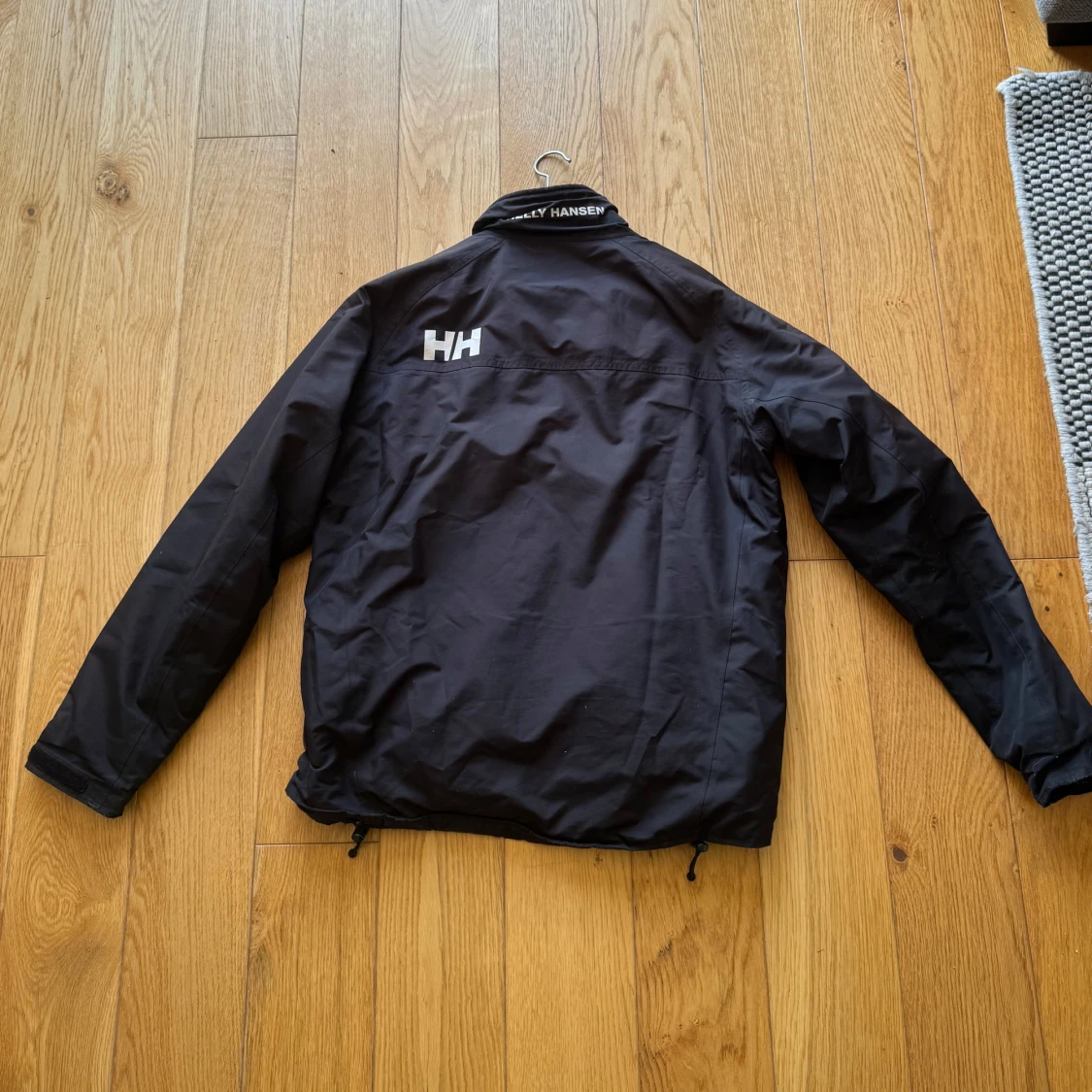 Svart vindjacka från Helly Hansen - 1