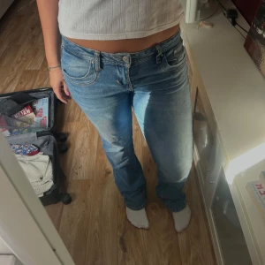 LTB jeans  - Snygga straight ltb jeans, i mycket bra skick!   Storlek, W31 L34 Innerbenslängd: 84cm  Ytterbenslängd: 107cm  Midjemått: 41cm