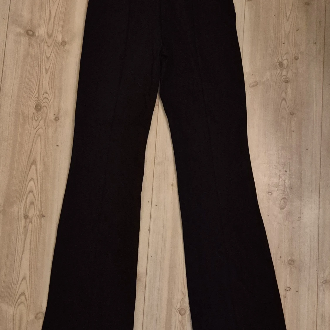 Helt nya kostymbyxor från & Other Stories - 1