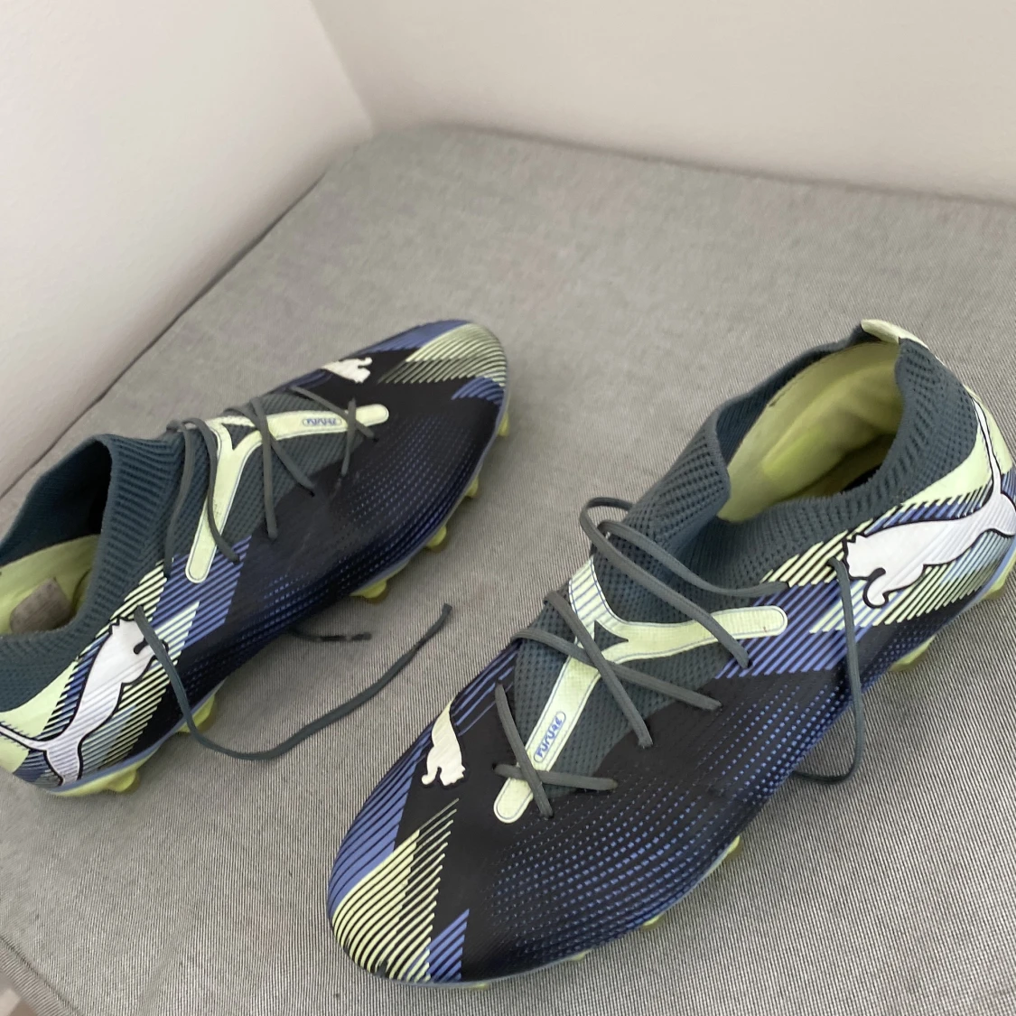 Puma fotbollsskor i blått,lime och vit - 2