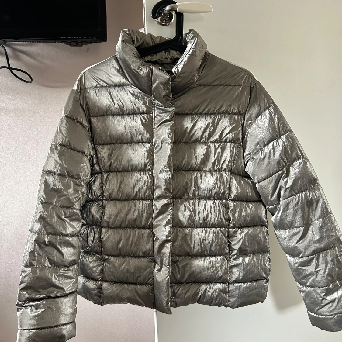 Silvrig pufferjacka från Zara