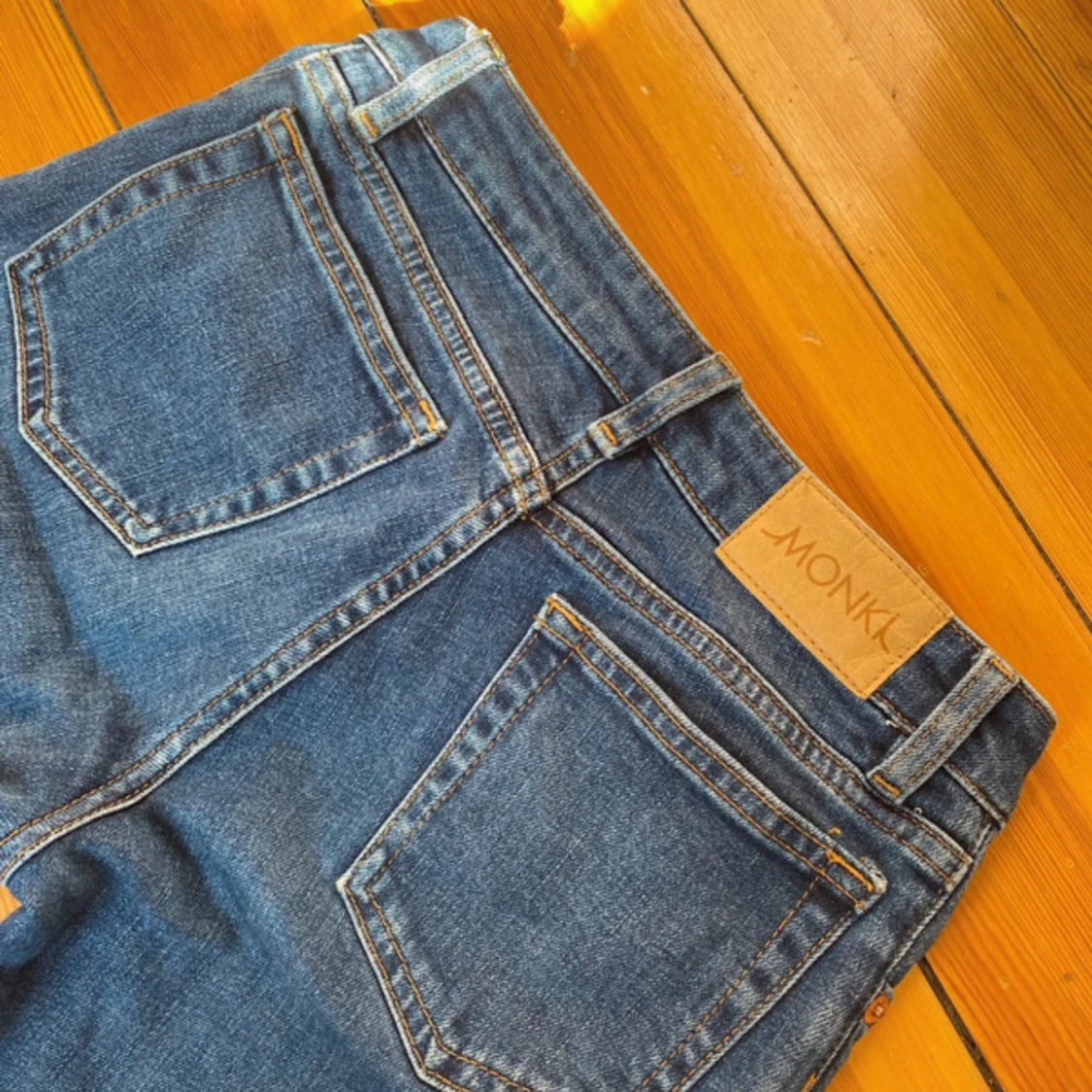 Blå bootcut jeans från Monki - 3