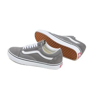 Gråa Vans Old Skool sneakers - Säljer mina gråa vans skor i storlek 34,5, men passar även som 35,5 då de är lite större i storleken💕 Nypris: 600, mitt pris- 300🤗