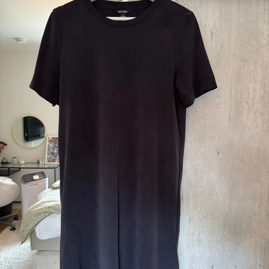 Svart t-shirtklänning från Monki - 1