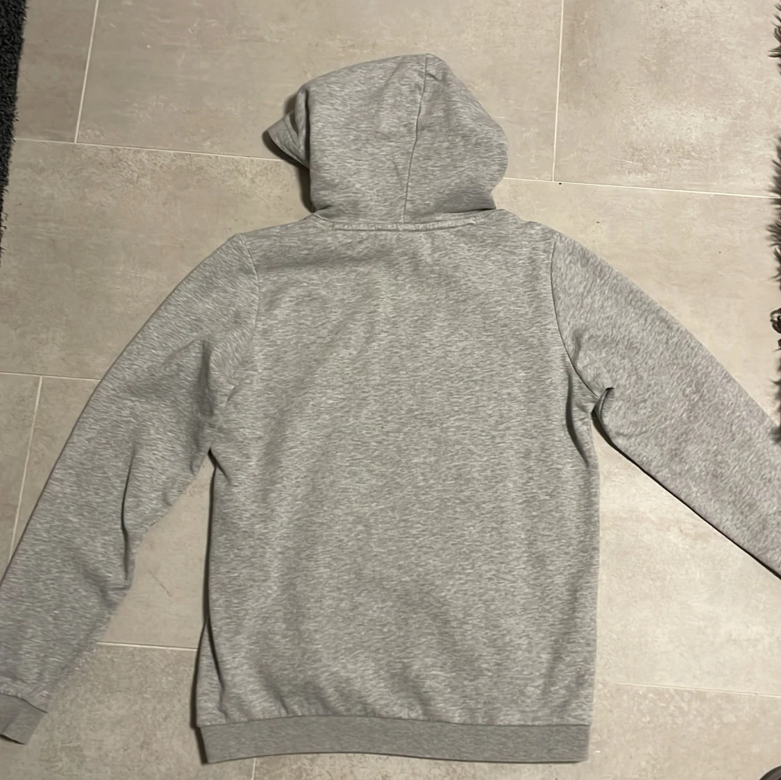 Grå hoodie från Sail Racing - 2