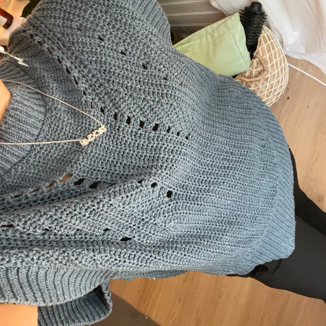 Blå stickad ärmlös tröja - 1