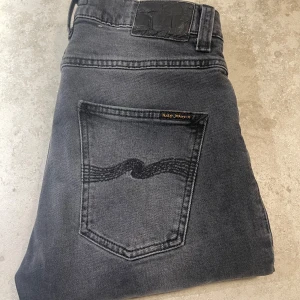 Nudie Jeans  - Nudie jeans | Skick: 9/10 knappt använda | Storlek: 29/28 | Modell: Grim Tim | Nypris: 1600kr Pris: 499kr | Pris kan diskuteras | Hör av er vid mer frågor | Mvh Leon