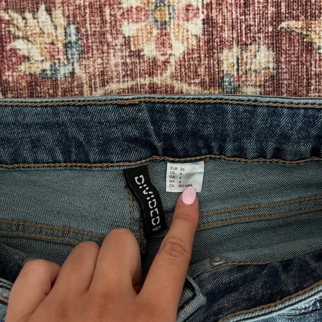 Mörkblå bootcut jeans från H&M Divided - 1