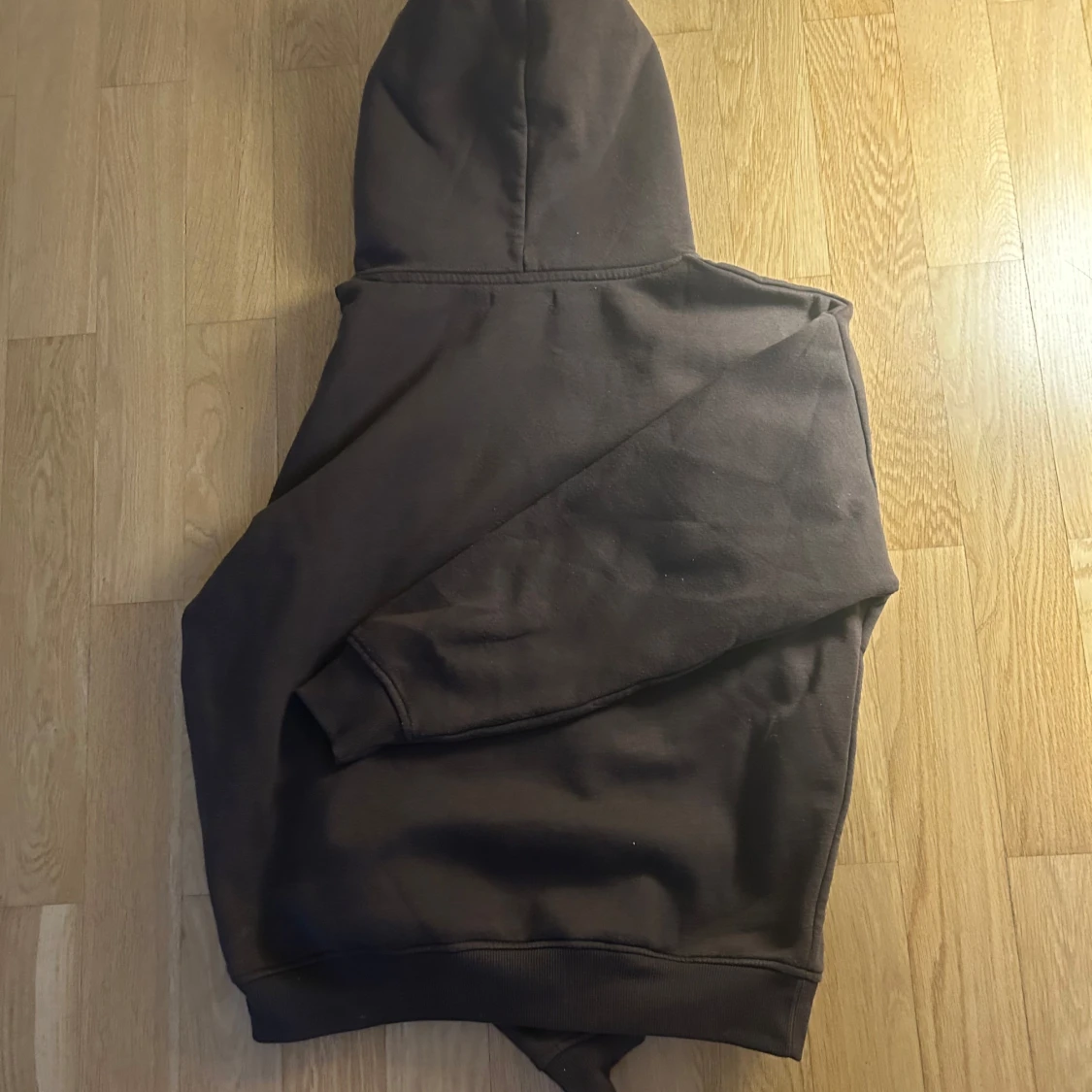 Brun hoodie från Bik Bok  - 1