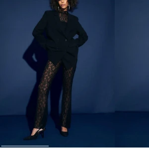 SÖKER svart spetssett från Gina  - SÖKER de här svarta spetssettet från Gina, söker främst byxorna men helst toppen oxå