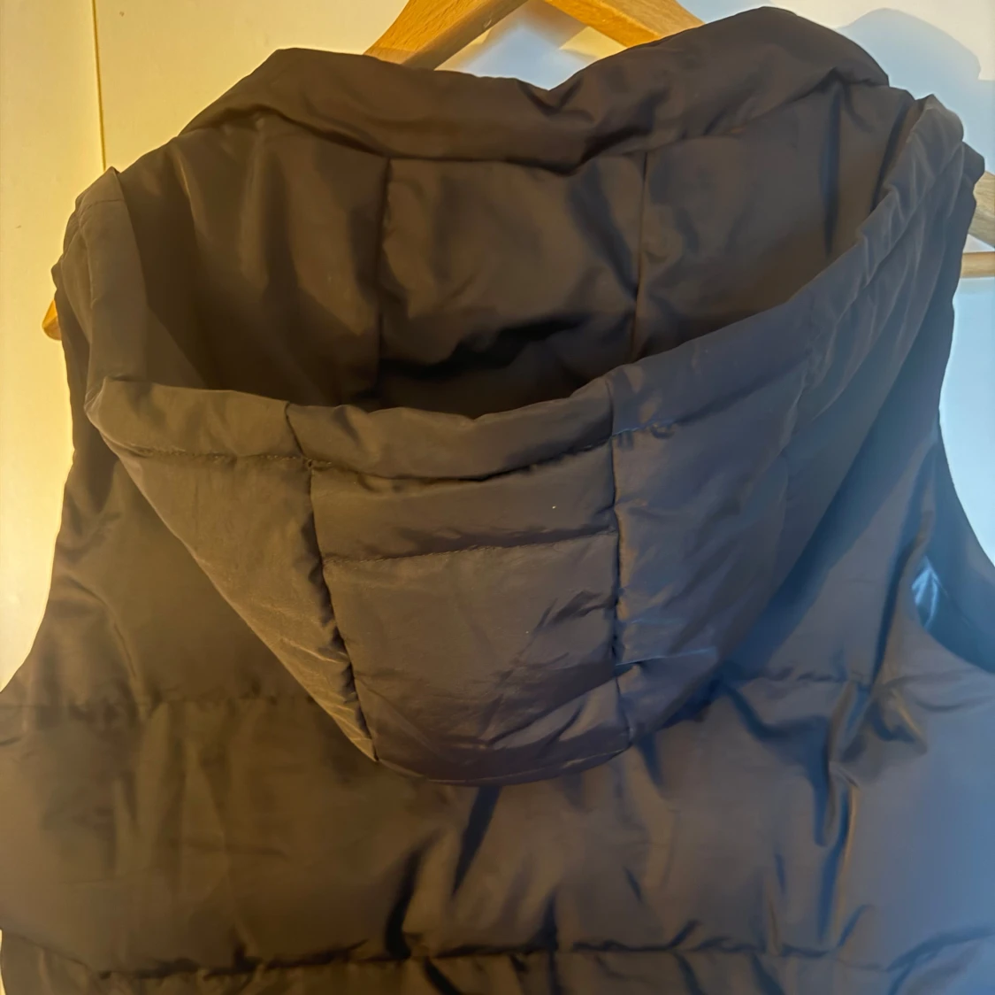 Svart dunväst från Shein - 3