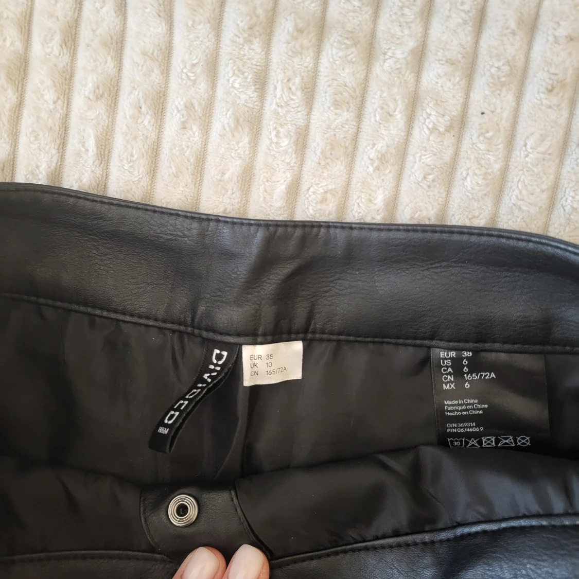 Svart kjol från Divided - 1