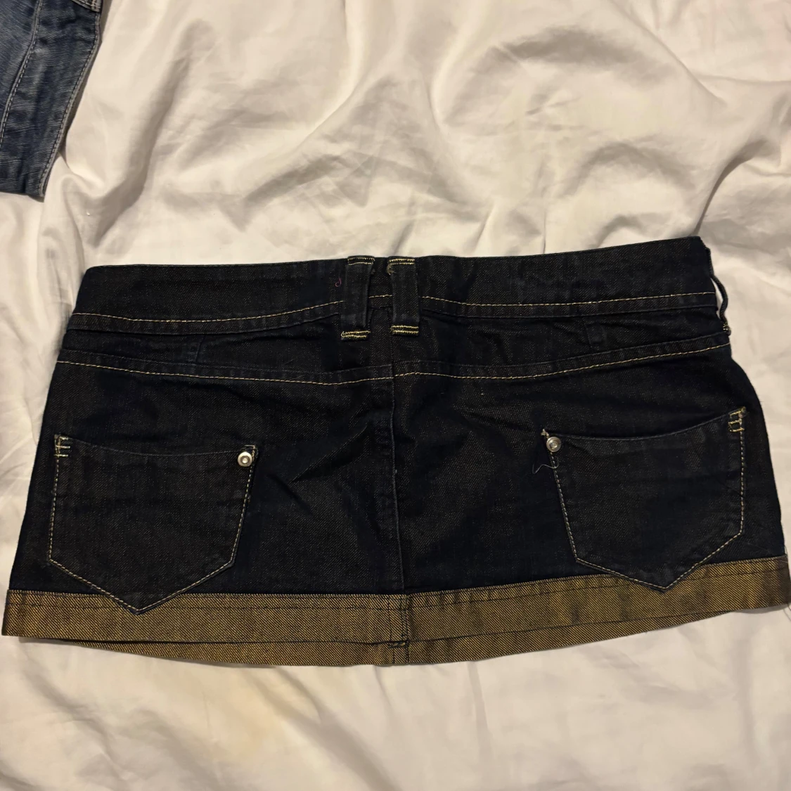 Mörkblå jeanskjol från Bershka - 1