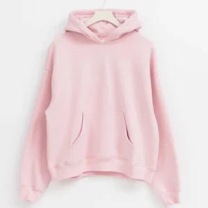Ljusrosa hoodie - Säljer en mysig ljusrosa hoodie med känguruficka framtill. Perfekt för en avslappnad stil. Den har en klassisk passform med långa ärmar och en bekväm huva. Nypris är 360kr