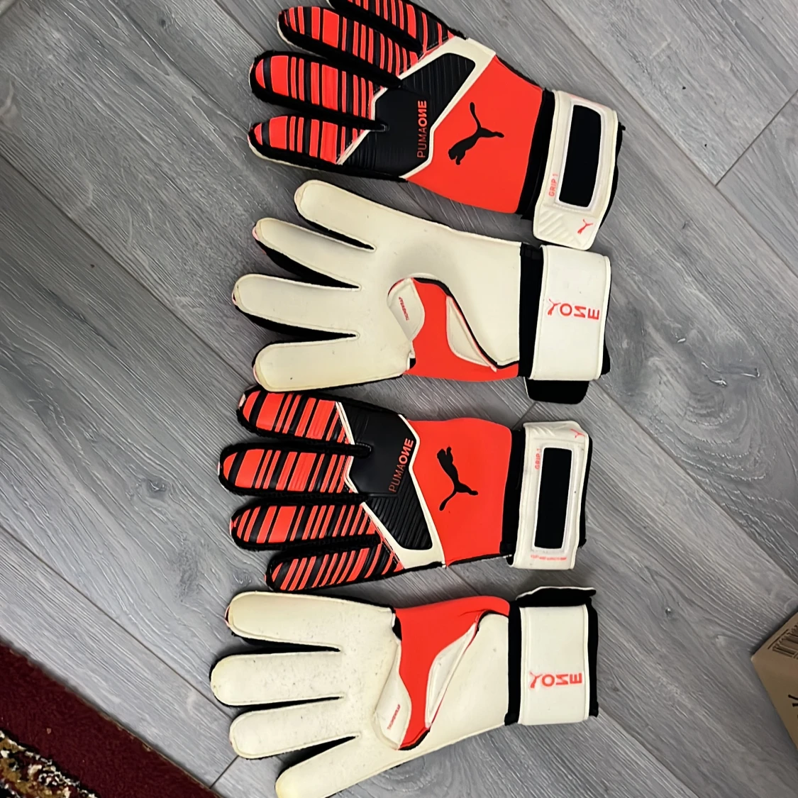 Puma One målvaktshandskar