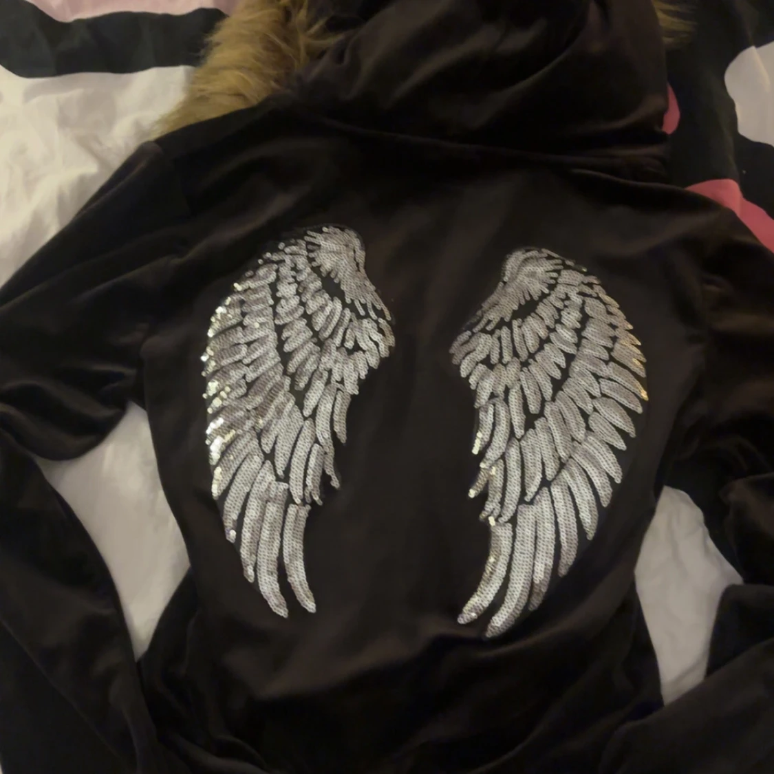Fur hoodie med vingar - 1