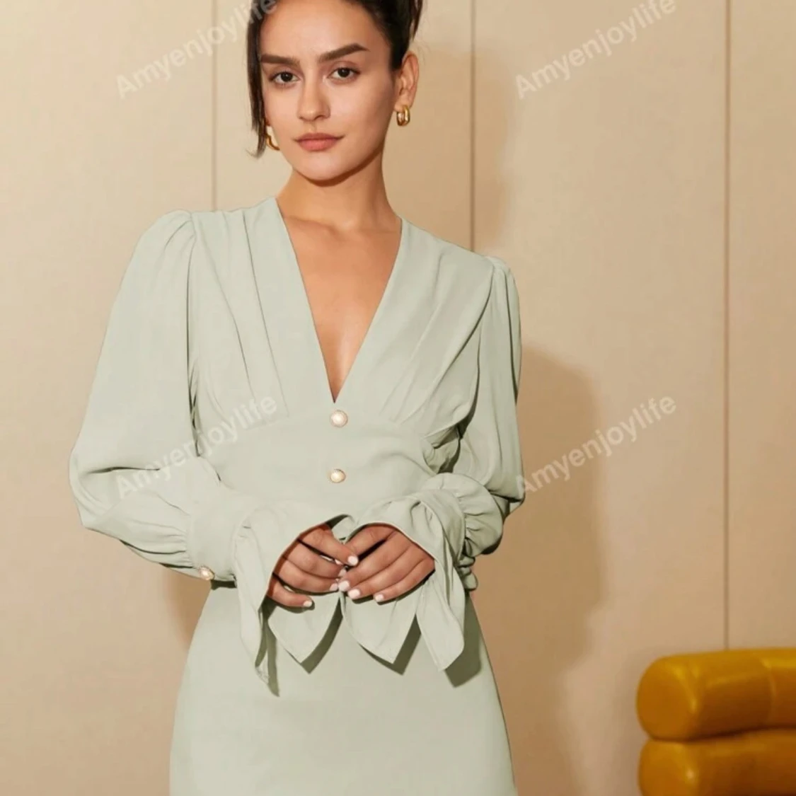 Mintgrön klänning med knappar - 1