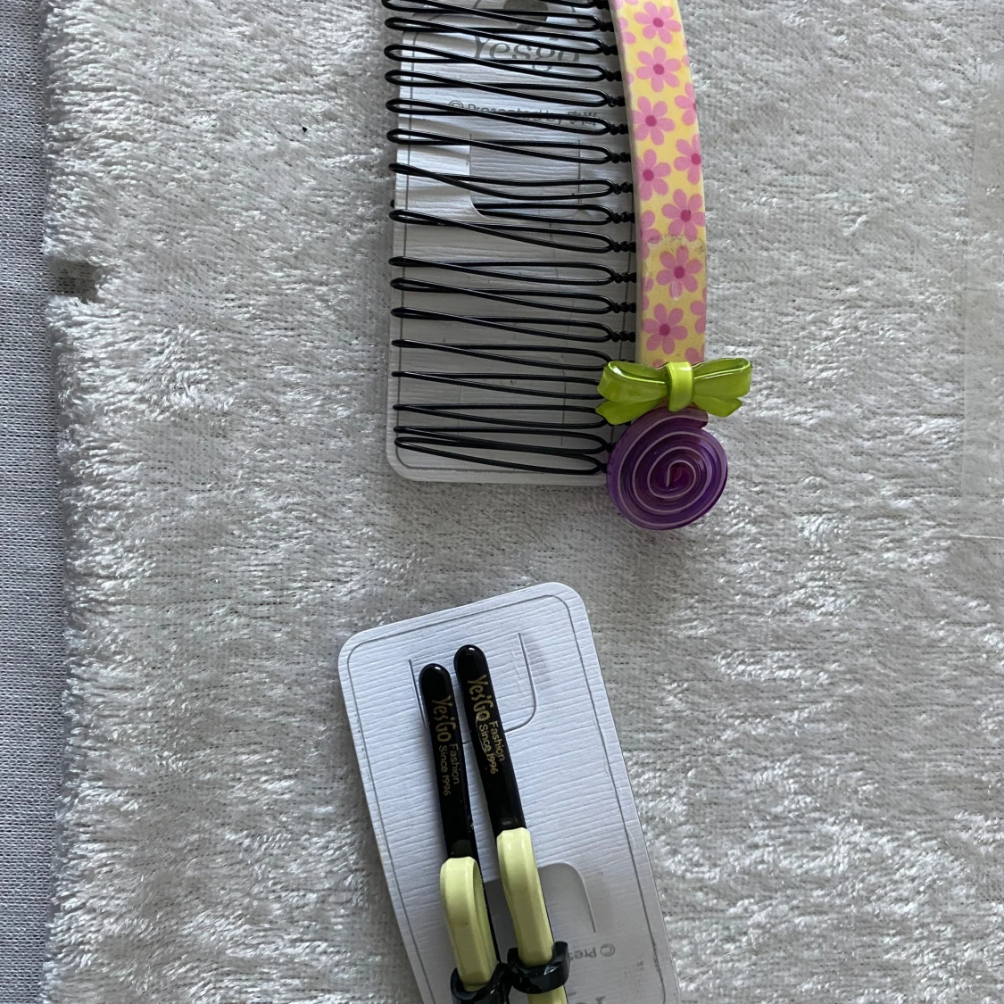 Färgglada håraccessoarer med rosetter och blommor - 1