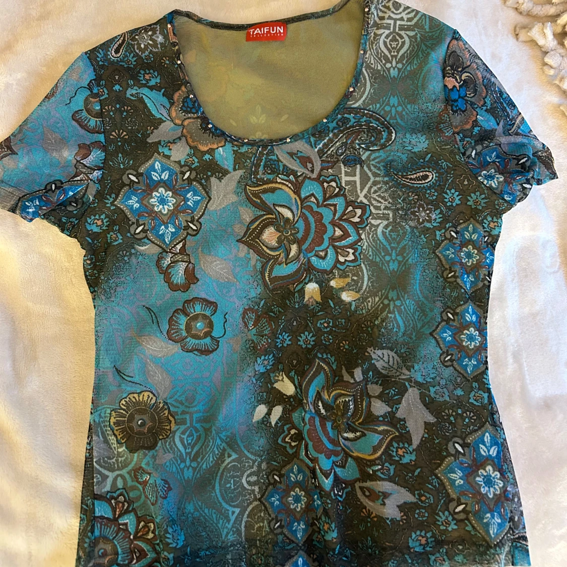 Blommig topp från Taifun - 2