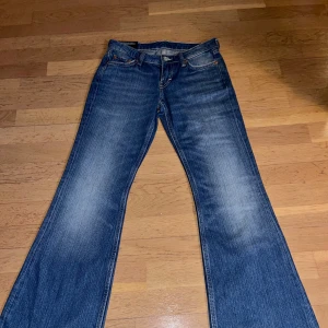 Low Waist Bootcut Jeans  - Säljer dessa för att de tyvärr var för små för mig! De är helt nya med lappen kvar, inga defekter och bara testade!🫶🏻