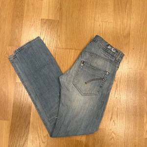 Dondup jeans - Feta Dondup jeans med slim fit. Skriv för mer bilder. Pris kan diskuteras. 