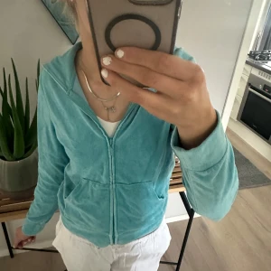 Turkost set!🦋 - Fint turkost sett, väldigt sparsamt använt, går att köpa endast en del om nån är intresserad av det❤️