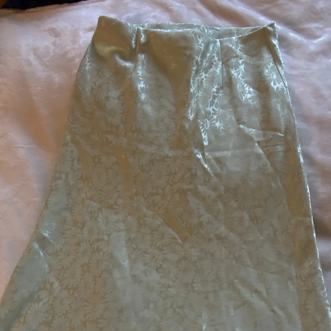 Ljusgrön blommig kjol från BikBok - 1