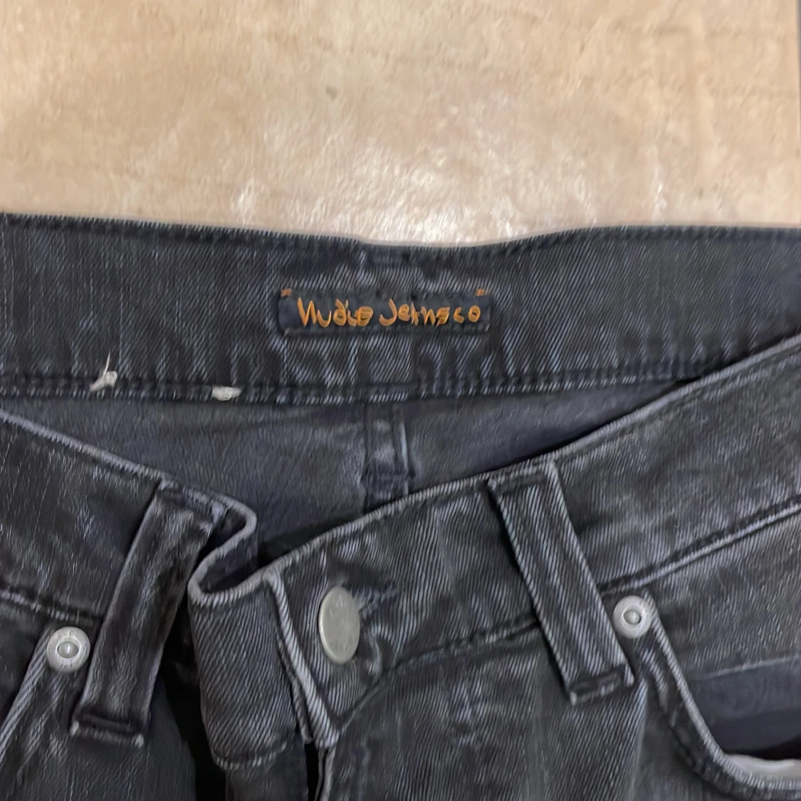 Mörkgråa jeans från Nudie  - 3