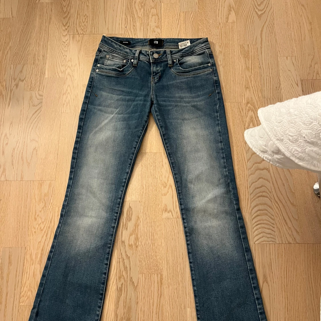 Blå bootcut jeans från LTB