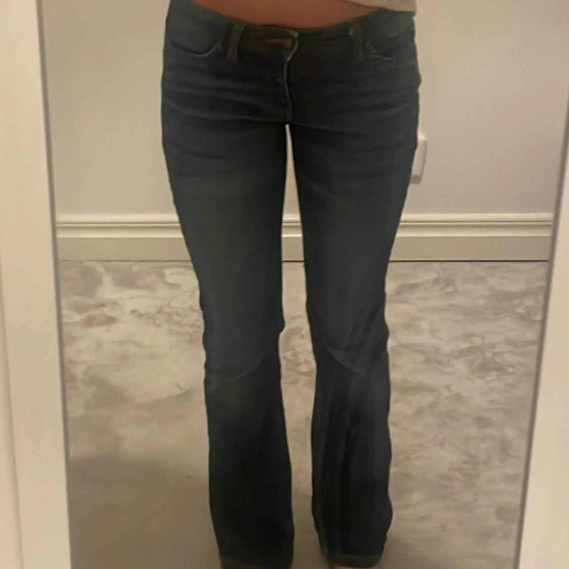 Mörkblå bootcut jeans