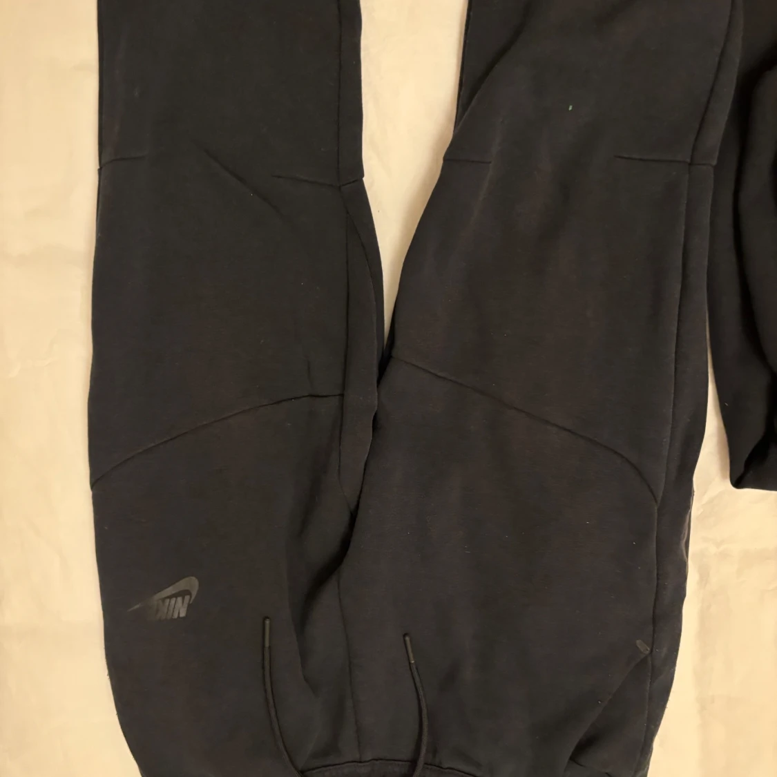 Svart hoodie och byxor från Nike tech  - 2