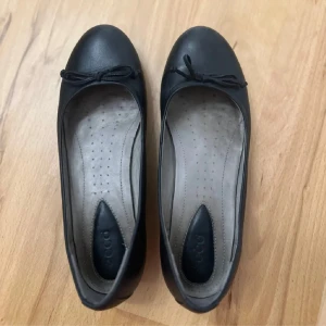 Ballerinaskor  - Svarta ballerinaskor ifrån Ecco, priset kan diskuteras. 