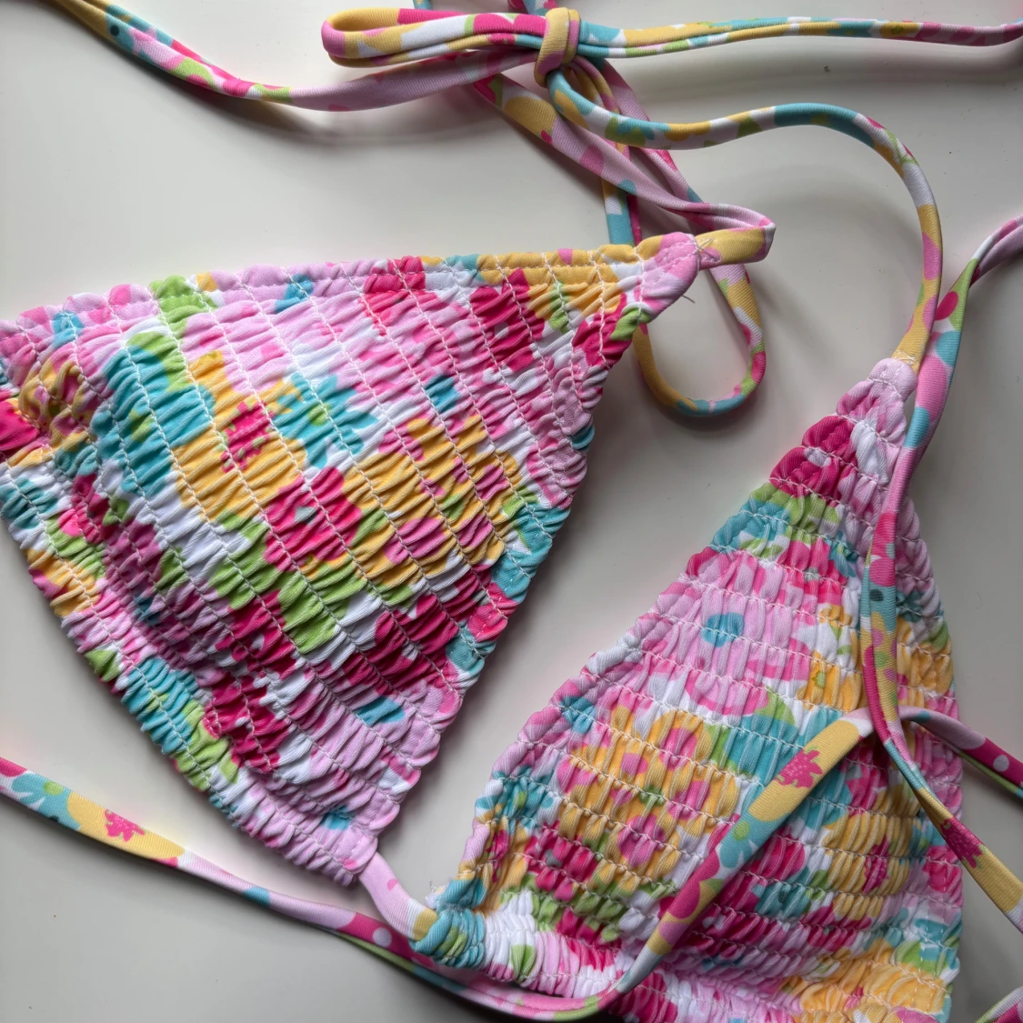 Färgglad bikiniöverdel - 2