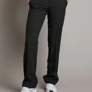 Låg midjade kostymbyxor - Svarta låg midjade kostymbyxor från Bikbok i storleken 34.